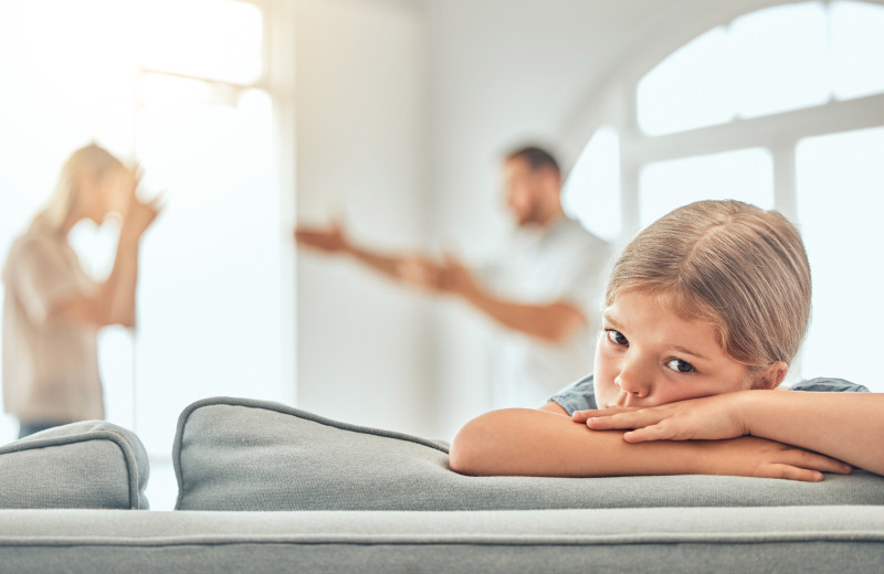 4 ужасные вещи, которые происходят, когда вы сохраняете брак «ради детей»