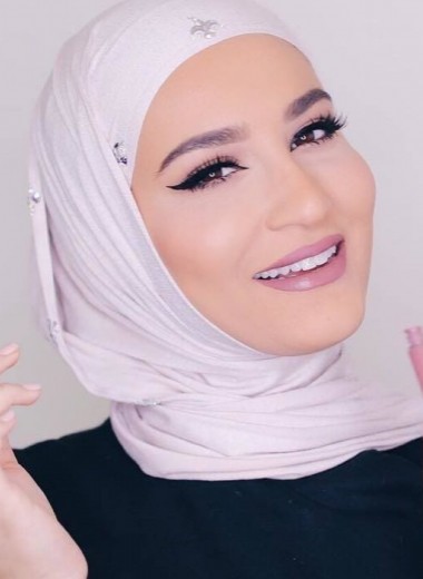 Красота в хиджабе: топ-5 популярных бьюти-блогеров Ближнего Востока