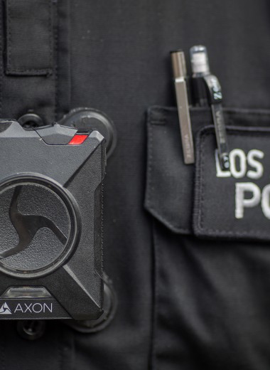 Крупнейший поставщик камер полиции в США отказался от функции распознавания лиц