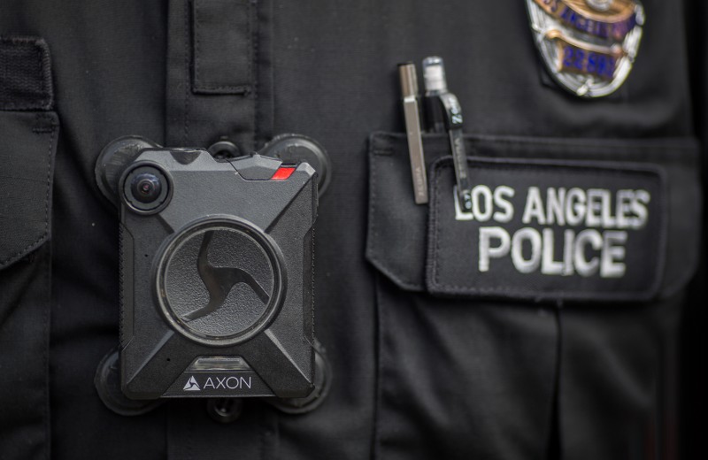 Крупнейший поставщик камер полиции в США отказался от функции распознавания лиц