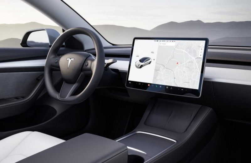 Шведы показали превосходство кнопок и крутилок над сенсорным управлением в автомобиле