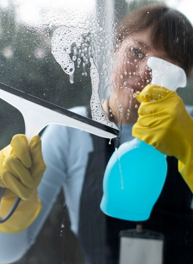 Как помыть окна без разводов: запомните эту формулу быстрой уборки