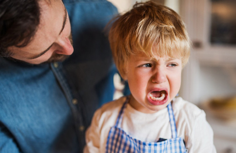 «Не плачь!»: как не надо реагировать на чувства детей