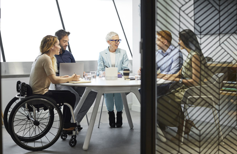 Дефицитные кадры: почему бизнесу так сложно нанимать сотрудников с инвалидностью