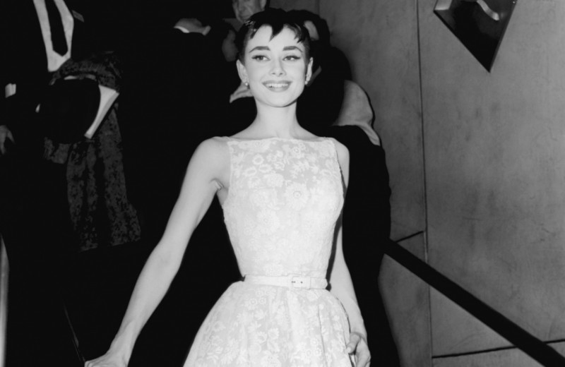 Платья с историей, винтаж и ирония: самые знаковые женские наряды за всю историю «Оскара»