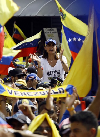 «Все, что вы найдете на улице, — свинец». СМИ Латинской Америки о кризисе в Венесуэле