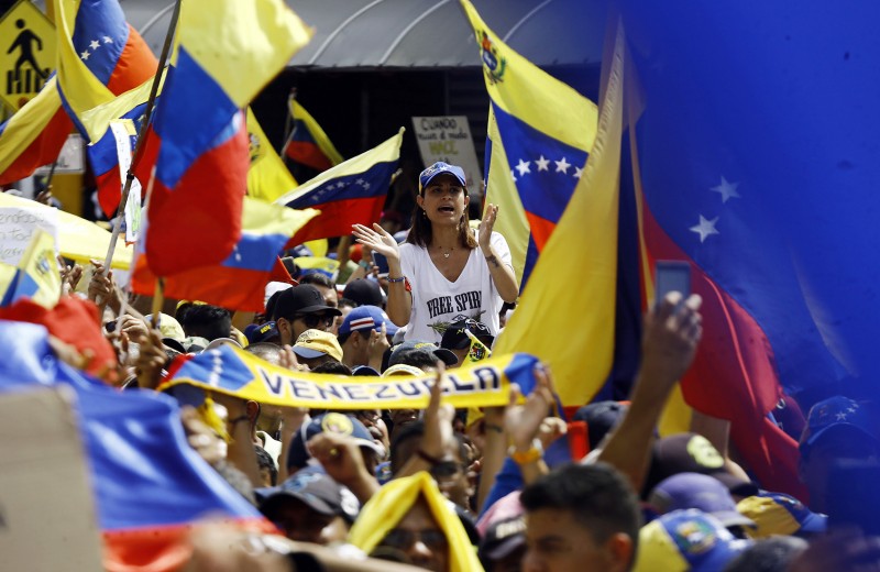 «Все, что вы найдете на улице, — свинец». СМИ Латинской Америки о кризисе в Венесуэле
