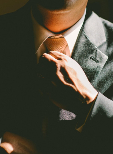 Как завязывать галстук: 4 простых способа, с которыми справится каждый
