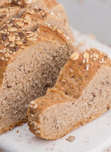 Полезная альтернатива: как сделать белковый хлеб из чечевицы, нута, фасоли в духовке, хлебопечке, аэрогриле?