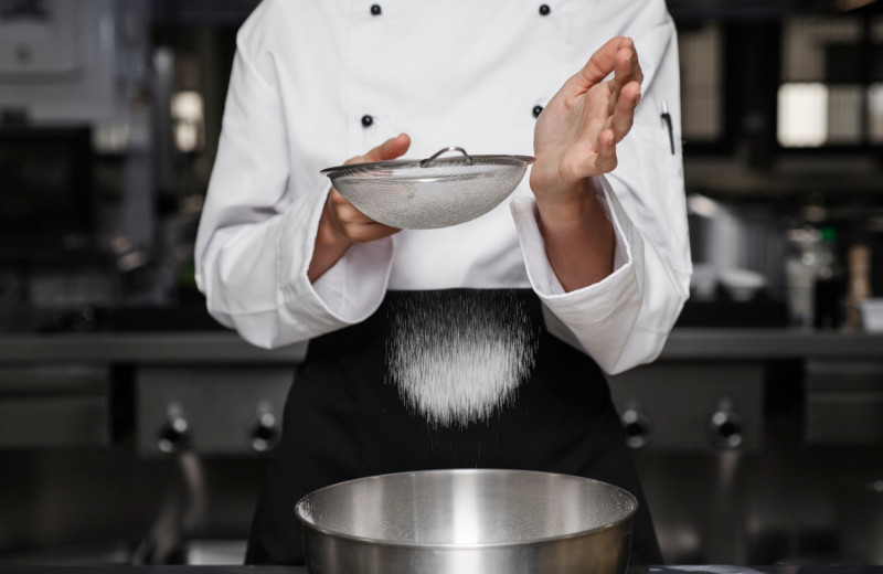 Полезное устройство для кухни и не только: 6 необычных методов использования сита в быту