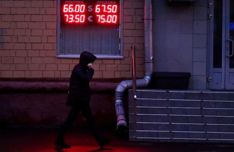 До 90 рублей за доллар: что сулят российской валюте самые негативные сценарии
