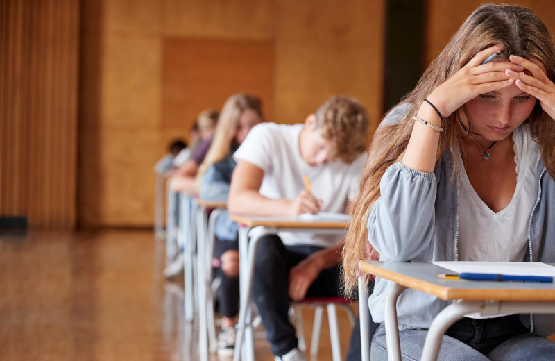 «Это всего лишь одно из жизненных испытаний»: как справиться с тревогой перед экзаменами