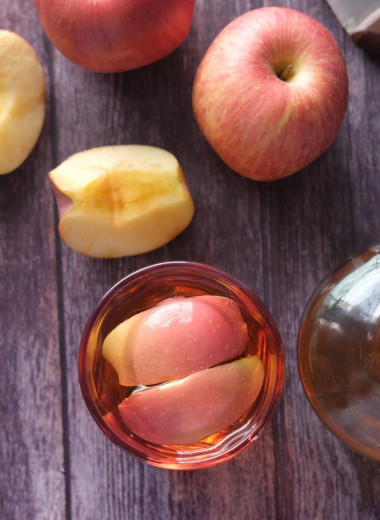 Необычные применения яблочного уксуса в быту: вы точно не знали, что это настолько полезный продукт!