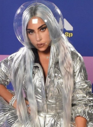 Королева перевоплощения: Леди Гага примерила шесть ярких образов за один вечер