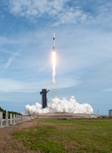 «Вы находитесь здесь»: почему первый пилотируемый запуск SpaceX важен для Илона Маска и что он будет делать дальше