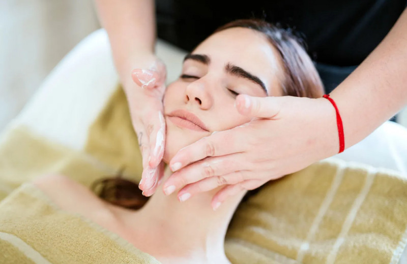 Спасет от морщин: 8 правил для массажа лица
