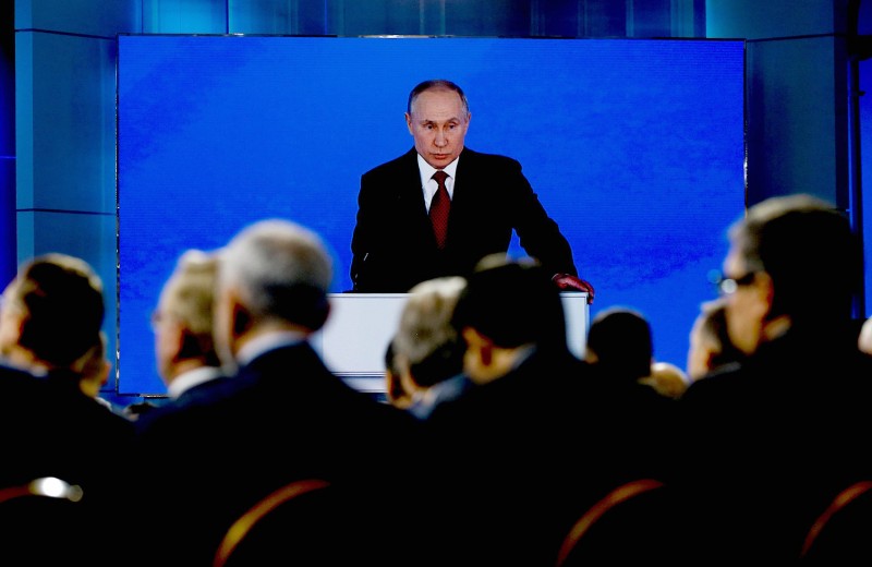 План президента: как Путин будет увеличивать доходы граждан и править Конституцию