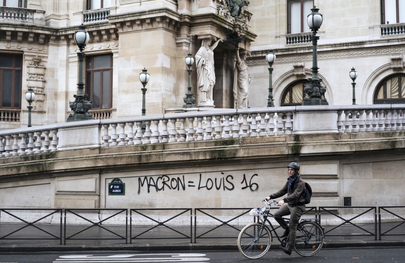 Говорит Париж: граффити и лозунги 