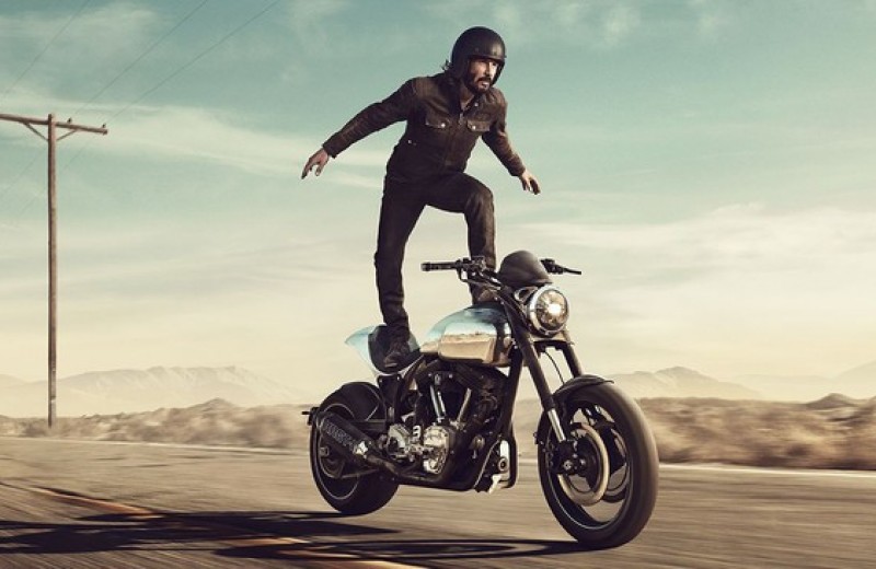 «Потому, что мы все умрем»: микросага о любви Киану Ривза к мотоциклам