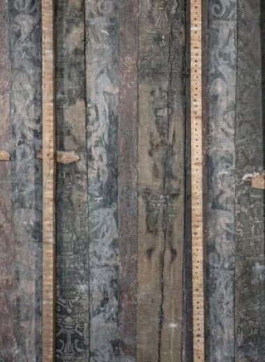 Под штукатуркой в британском поместье нашли настенные росписи XVI века