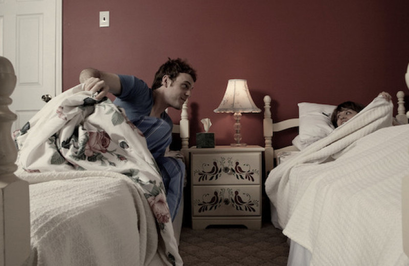 Муж и жена спят раздельно: как это сказывается на отношениях в семье