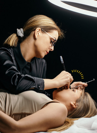 Почему во время менопаузы стоит сделать перманентный макияж: 5 плюсов процедуры для женщин 50+