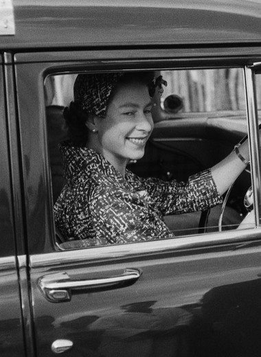 Как поменялся автомобильный мир при королеве Великобритании Елизавете II