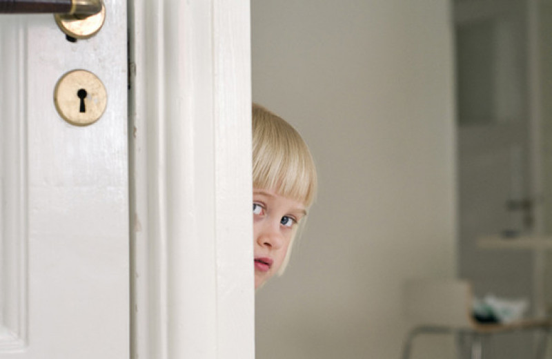 «Тихо сам с собою»: как родители могут помочь замкнутому ребенку
