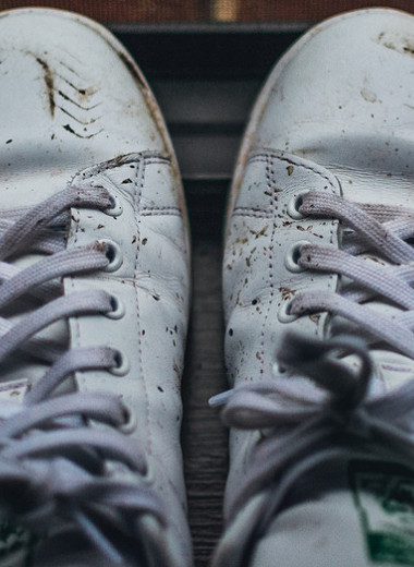 Как отмыть белые кроссовки: полный разбор и 6 полезных советов