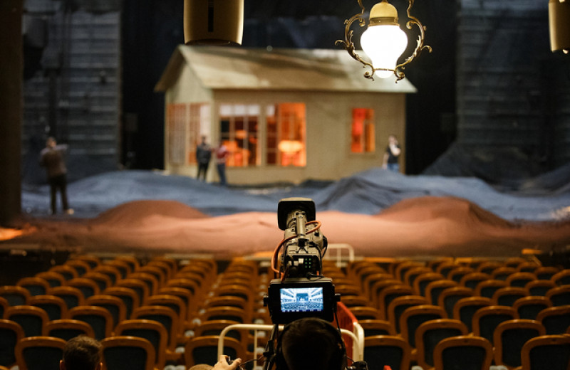 Театр в онлайне: как устроены трансляции спектаклей «Золотой Маски»