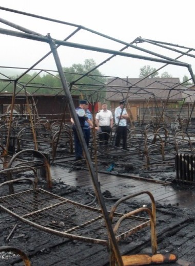 «Детей пожгли, но это не в нашей компетенции»: в Хабаровском крае сгорел частный детский лагерь