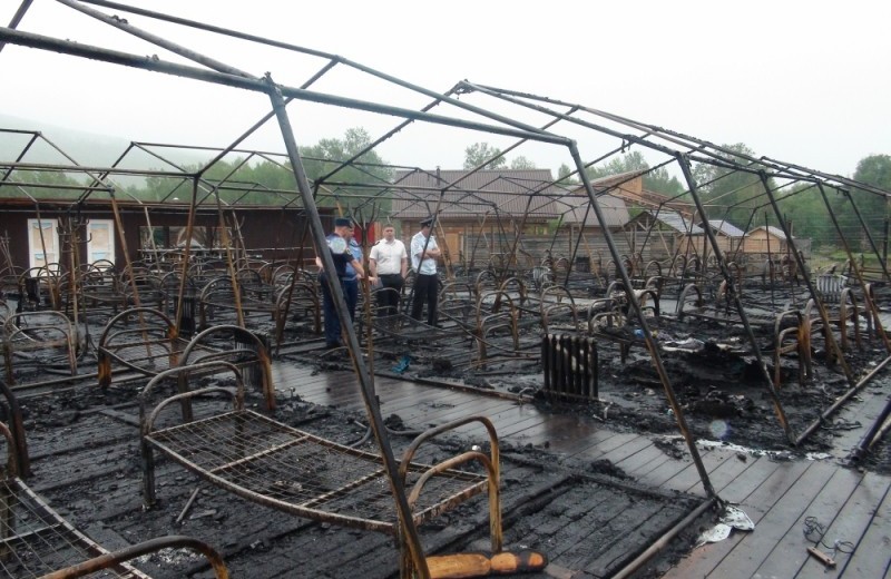 «Детей пожгли, но это не в нашей компетенции»: в Хабаровском крае сгорел частный детский лагерь