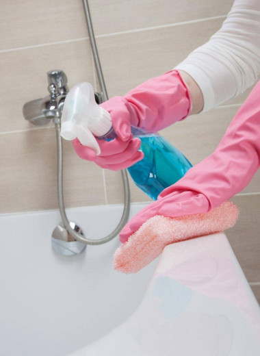 Как почистить ванну, не напрягая спину: 2 отличных способа, экономящих твои силы