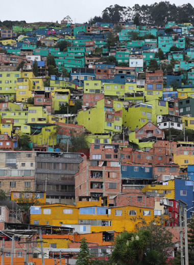 Одна вокруг света: болезнь собаки Греты и арт-район среди трущоб Боготы