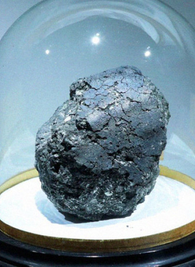 Углеродистые метеориты заподозрили в доставке воды на Землю