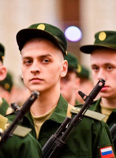 «Причина трагедии — нервный срыв». Что происходит в российской армии