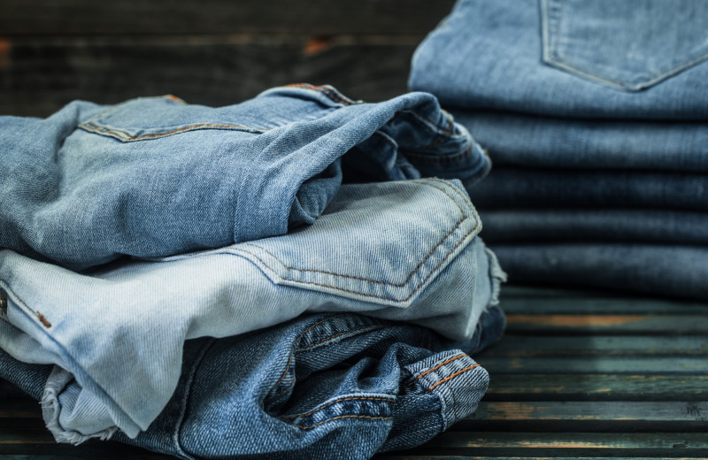 Самая популярная вещь в гардеробе: 5 идей, что можно сделать из старых джинсов