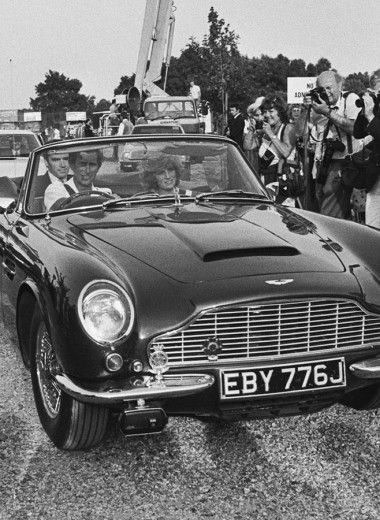 Король на Aston Martin. Какие автомобили любит новый британский монарх