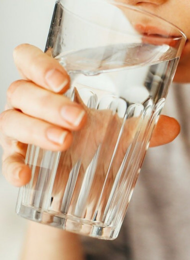 Действительно ли питьевая вода содержит женские гормоны, стероиды и лекарства и как уберечь себя от этого