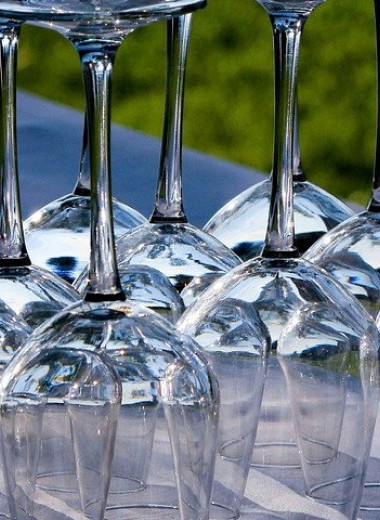 Почему винный бокал увеличился в семь раз за последние 300 лет?