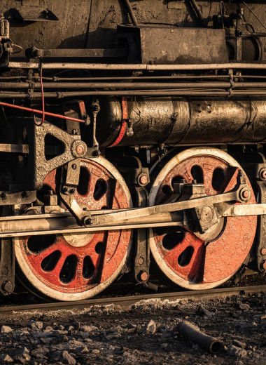 Почему у поезда колеса металлические, а у автомобиля — резиновые