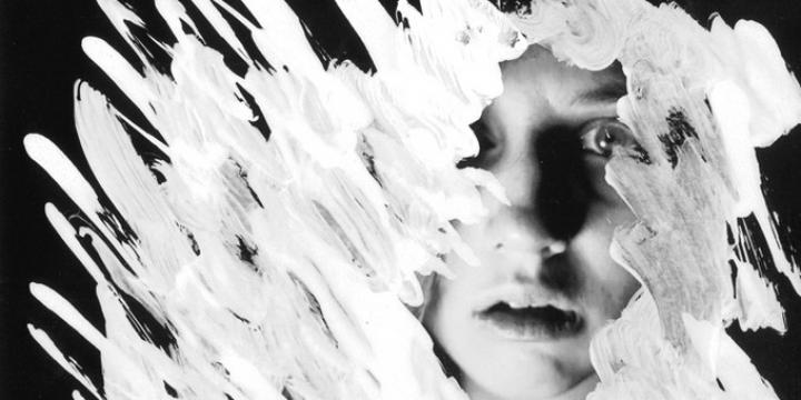 «Я не девочка с «биполяркой»: проект фотографа Лизы Жаковой