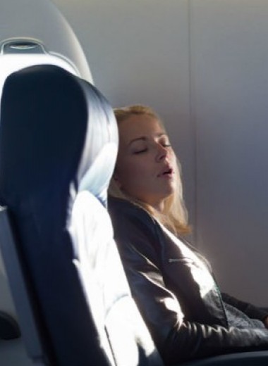7 советов, которые помогут заснуть в самолете