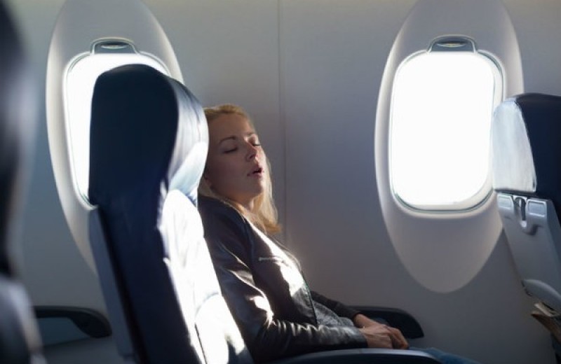 7 советов, которые помогут заснуть в самолете