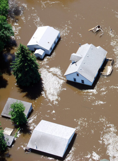 «Не понял и утонул»: почему мы не слушаем предупреждения о катаклизмах