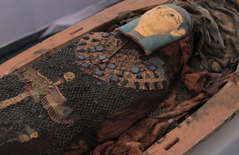 В Египте раскопали нетронутые жреческие погребения с большим количеством заупокойной утвари