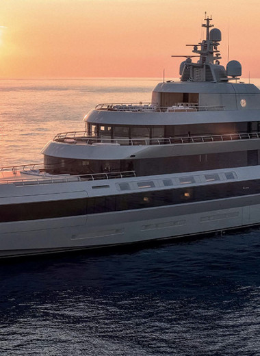 Человек и яхта