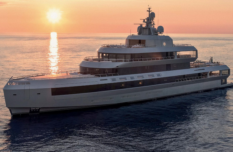 Человек и яхта