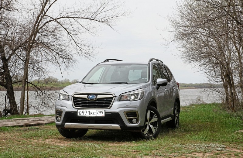 Subaru Forester: Едет на дальняк