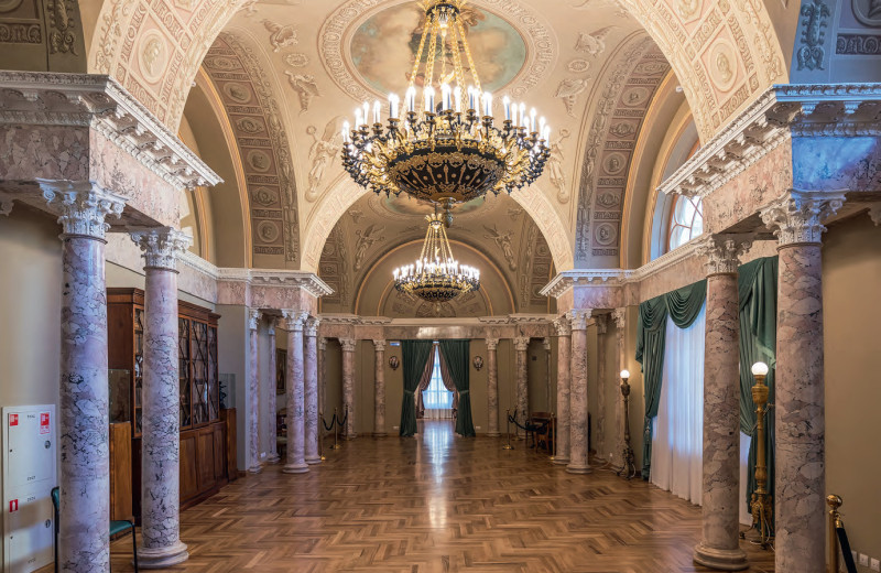 И львы на воротах